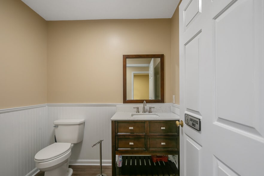 More Photos Of 581 Executive Pl, Fayetteville Office For Sale