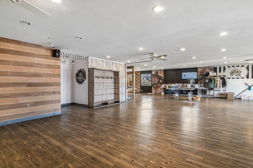 More Photos Of 1421 E Main St, Park Hills Flex For Sale