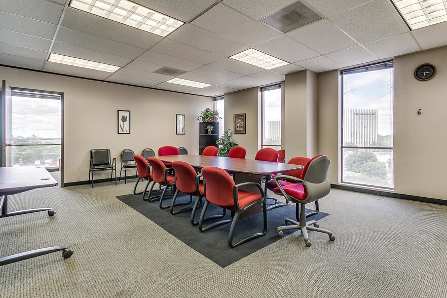 More Photos Of 1140 Empire Central Dr, Dallas Office For Sale