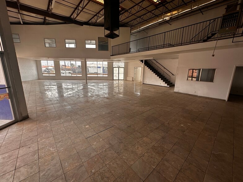 More Photos Of 2401 Alameda Ave, El Paso Showroom For Sale