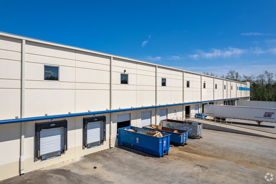 More Photos Of 4960 Golden Pky, Buford Distribution For Lease