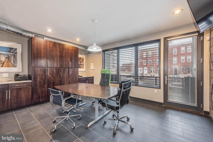 More Photos Of 338 E 25th St, Baltimore Office For Sale