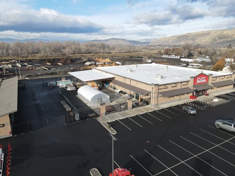 More Photos Of 104 Butterfield Rd, Yakima General Retail For Sale