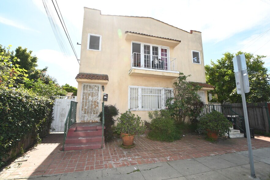 More Photos Of 3216 E 4th St, Long Beach Apartments For Sale
