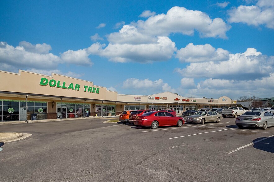 More Photos Of 5550 McFarland Blvd, Northport General Retail For Lease