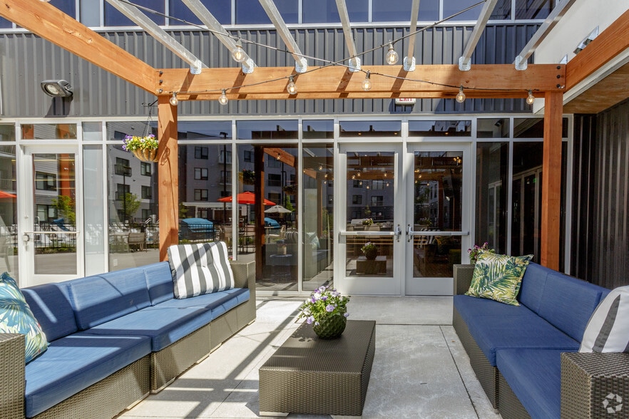 More Photos Of 1000 Berkley Pky, Kansas City Apartments For Sale