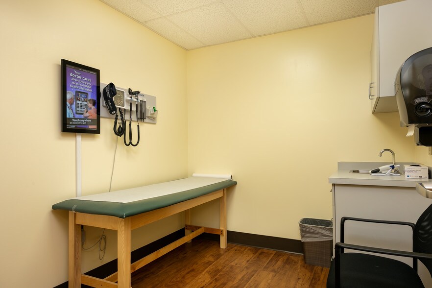 More Photos Of 1195 N Main St, Providence Medical For Lease