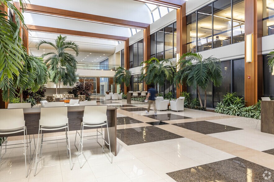 More Photos Of 951 Yamato Rd, Boca Raton Medical For Lease