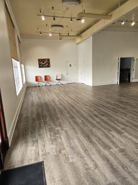 More Photos Of 5020 S Colorado Ave, Seattle Warehouse For Sale