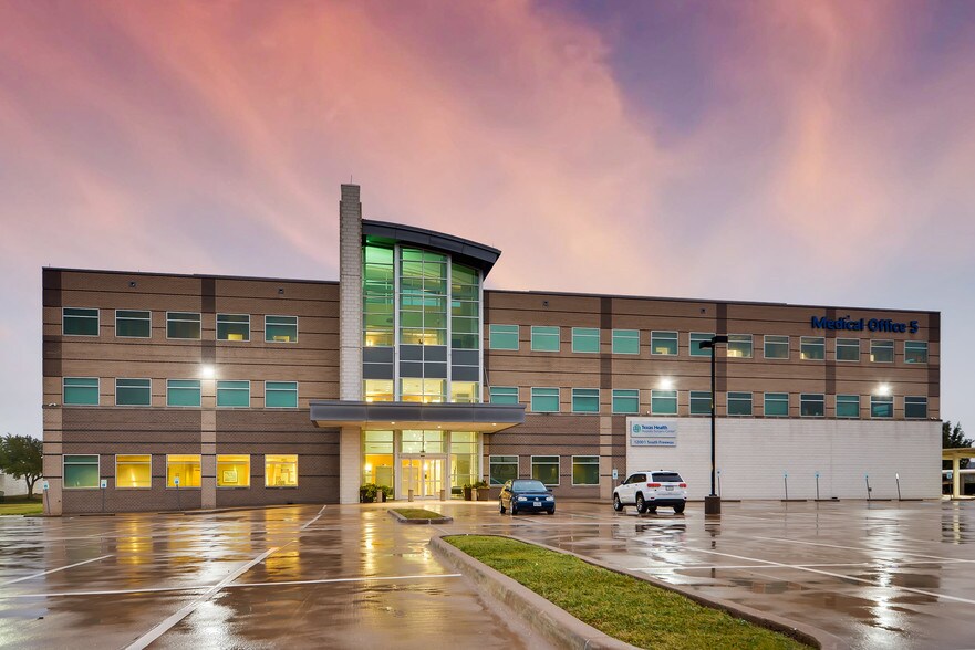 More Photos Of 12001 South Fwy, Burleson Medical For Lease