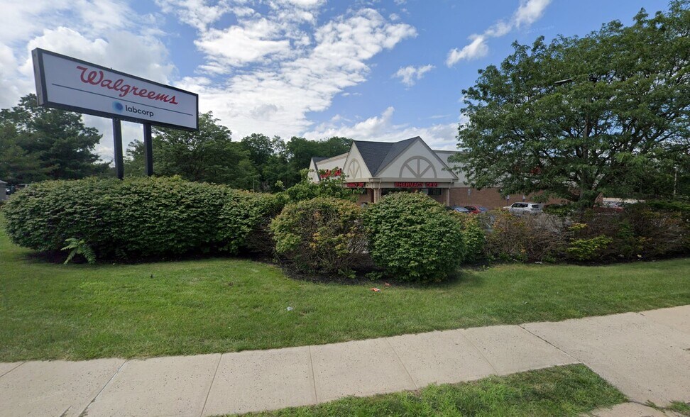 More Photos Of 421 Ryders Ln, East Brunswick Drugstore For Sale