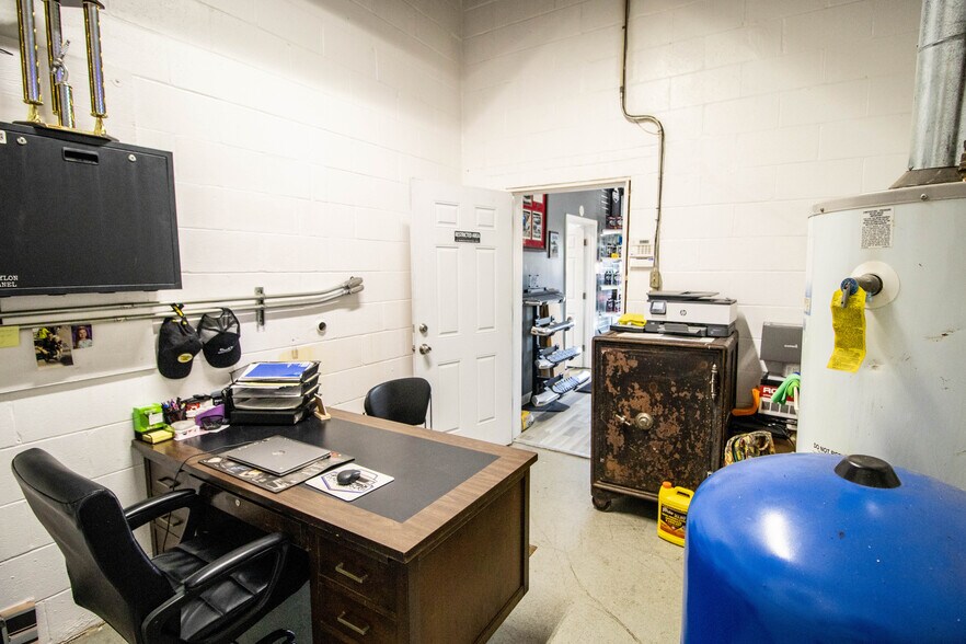 More Photos Of 10185 N Saginaw Rd, Clio Auto Repair For Sale