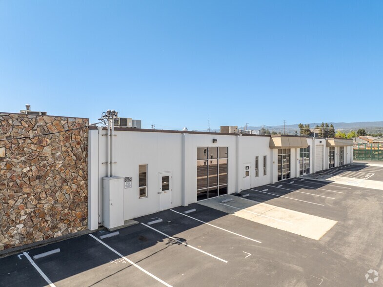 More Photos Of 1021-1045 Howard Ave, San Carlos Unknown For Lease