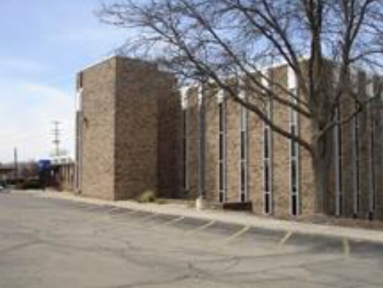 More Photos Of 111 S Waverly Rd, Lansing Office For Sale