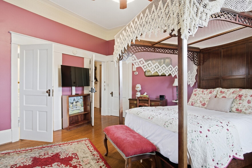 More Photos Of 311 E Main St, Christiansburg Hospitality For Sale