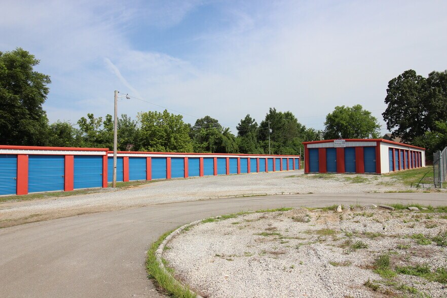 More Photos Of 1915 W Lamar Alexander Pky, Maryville Self Storage For Sale