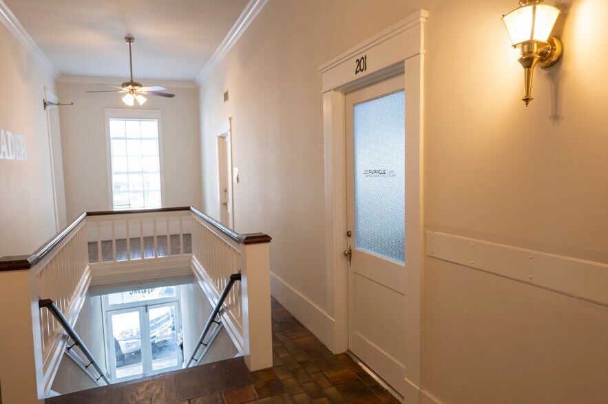 More Photos Of 104 E Alamo St, Brenham Storefront Retail Residential For Sale