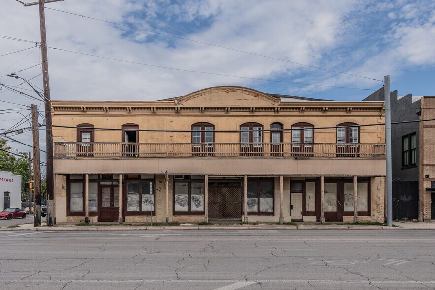 More Photos Of 1405 S Flores St, San Antonio Hospitality For Lease
