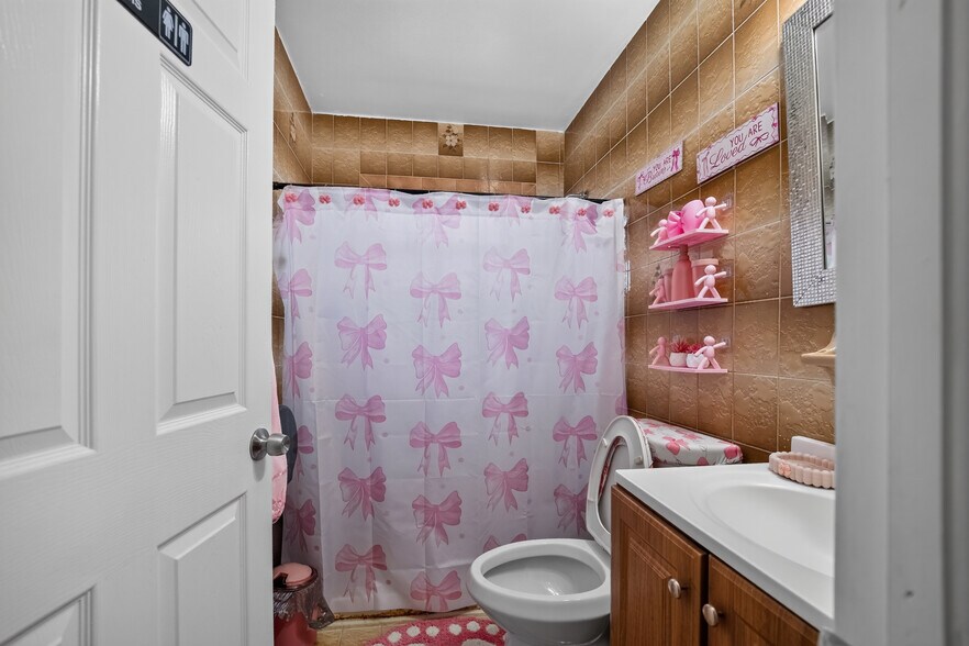 More Photos Of 7151 SW 42nd St, Miami Assisted Living For Sale
