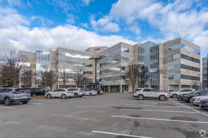 More Photos Of 1325 Franklin Ave, Garden City Office For Sale