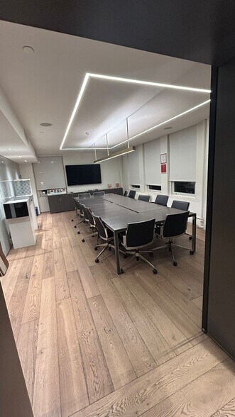 More Photos Of 10 Times Sq, New York Office For Lease