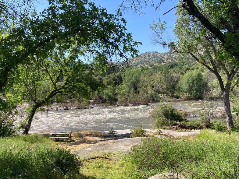 More Photos Of 42975 Sierra Dr, Three Rivers Hotel For Sale