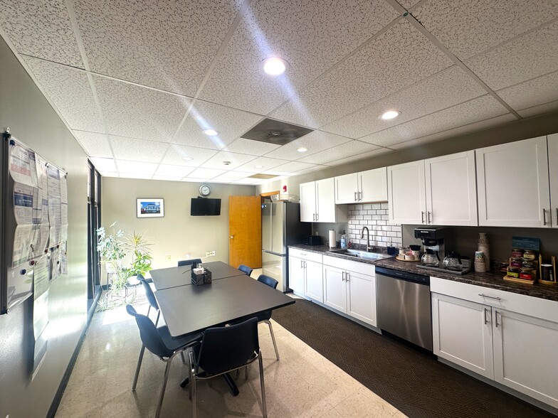 More Photos Of 1195 E Alex-Bell Rd, Centerville Office For Sale