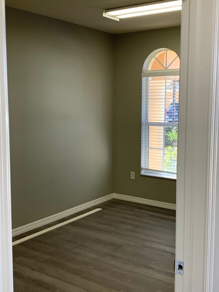 More Photos Of 26837 Tanic Dr, Wesley Chapel Office For Lease