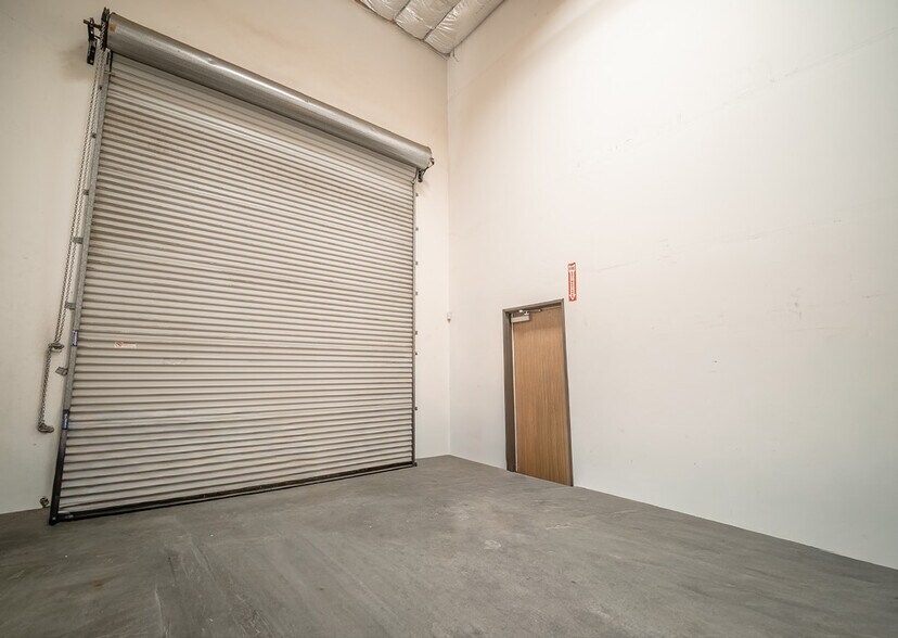More Photos Of 307 E Carmel St, San Marcos Showroom For Lease