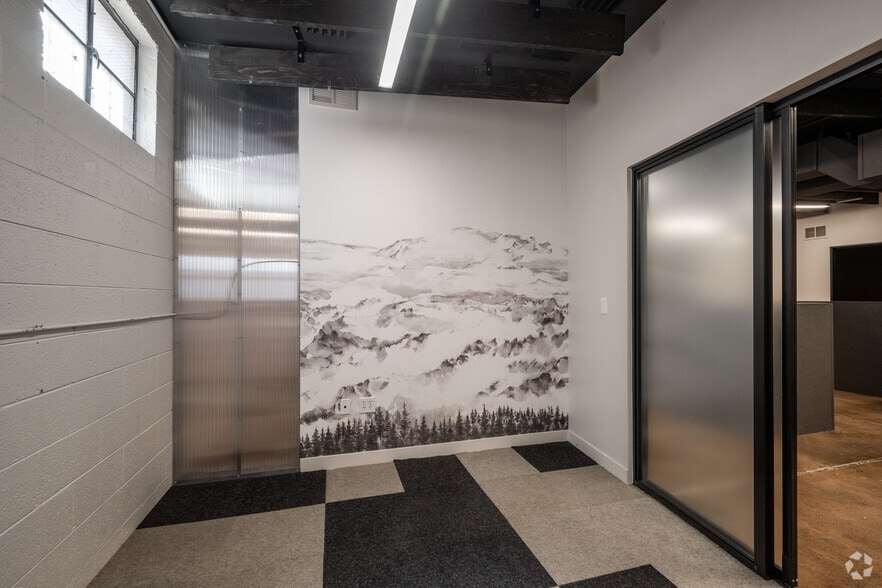 More Photos Of 1860 S Acoma St, Denver Flex For Sale