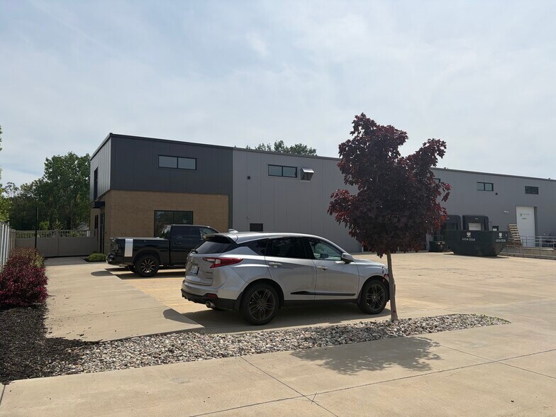 More Photos Of 1535 Steele Ave SW, Grand Rapids Distribution For Lease