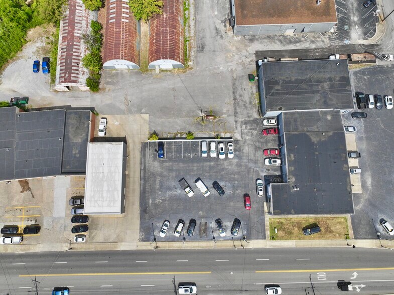 More Photos Of 240 W Main St, Gallatin Freestanding For Lease