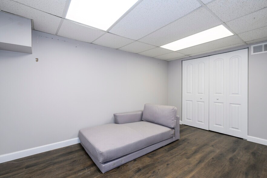 More Photos Of 4374-4382 W Pine Blvd, Saint Louis Office For Sale