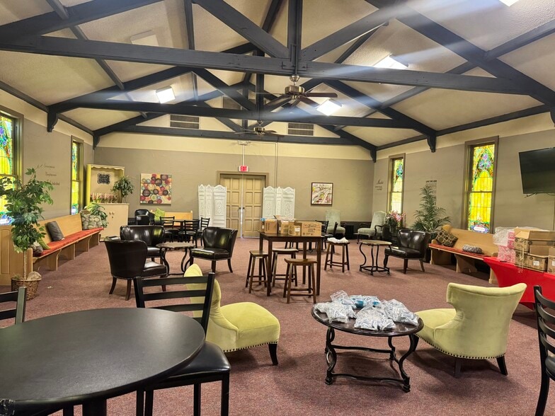 More Photos Of 856 S Green St, Wichita Specialty For Sale