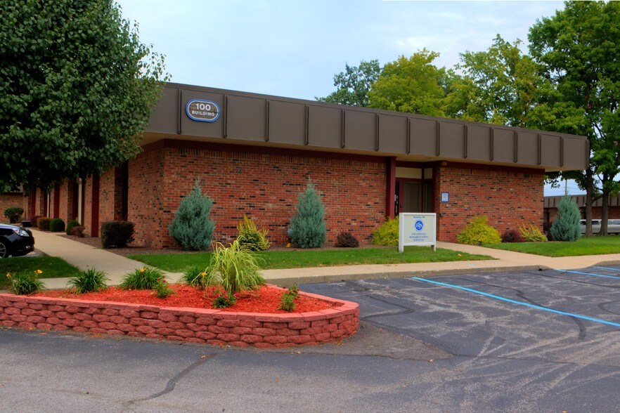 More Photos Of 2346 S Lynhurst Dr, Indianapolis Office For Lease