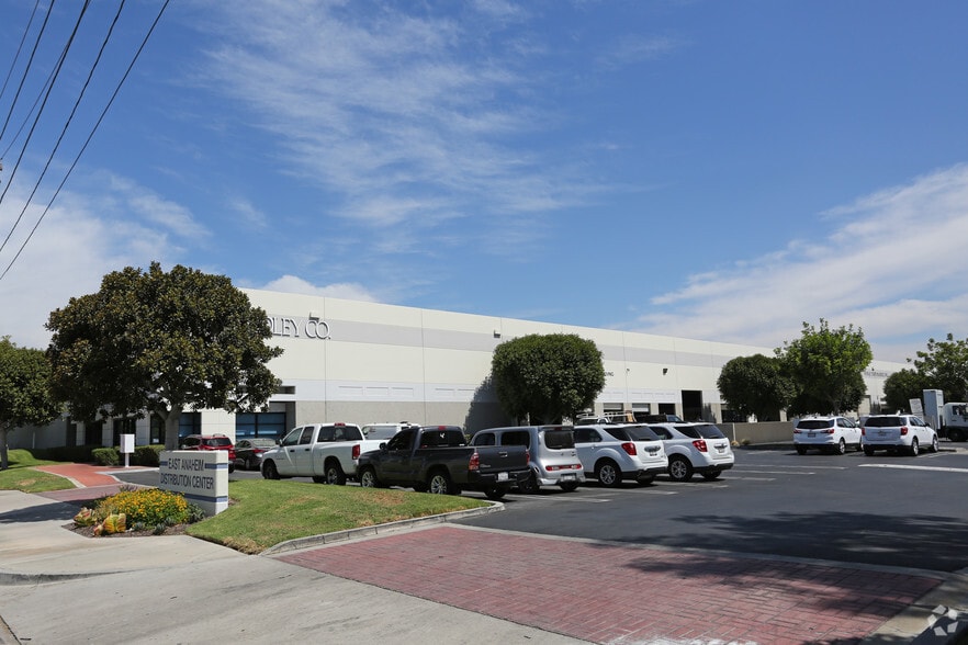 More Photos Of 1150 N Red Gum St, Anaheim Warehouse For Lease