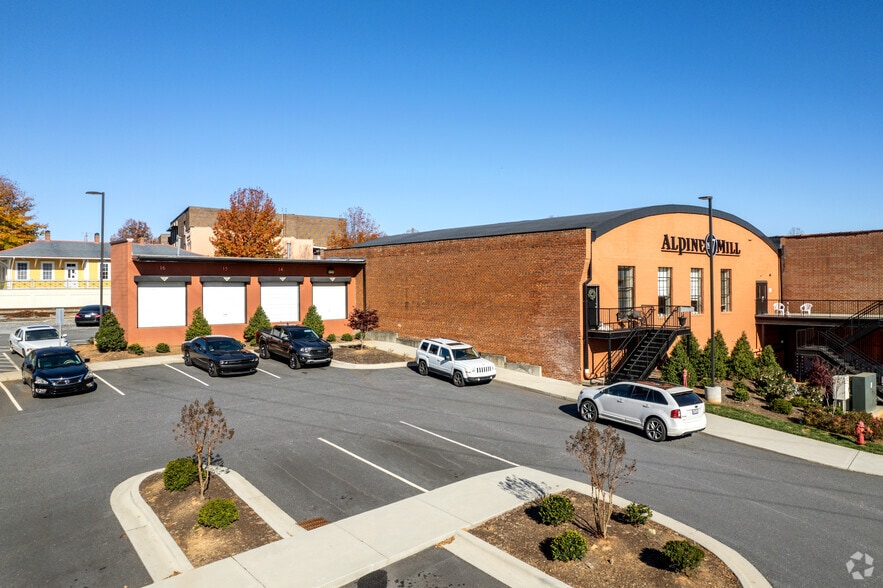 More Photos Of 109 E Fleming Dr, Morganton Apartments For Lease