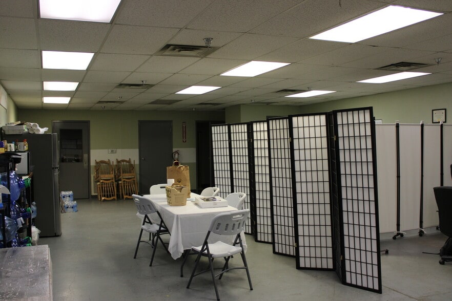 More Photos Of 6550 Guion Rd, Indianapolis Warehouse For Sale