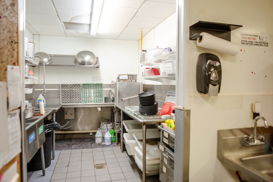 More Photos Of 2015 N Missouri St, Macon Restaurant For Sale