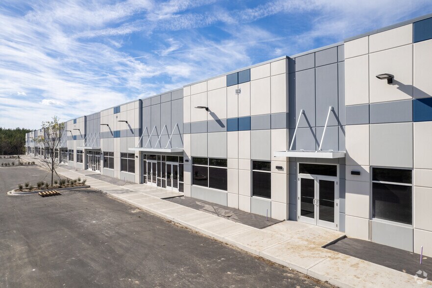 More Photos Of 1250 Imeson Park Blvd, Jacksonville Distribution For Lease