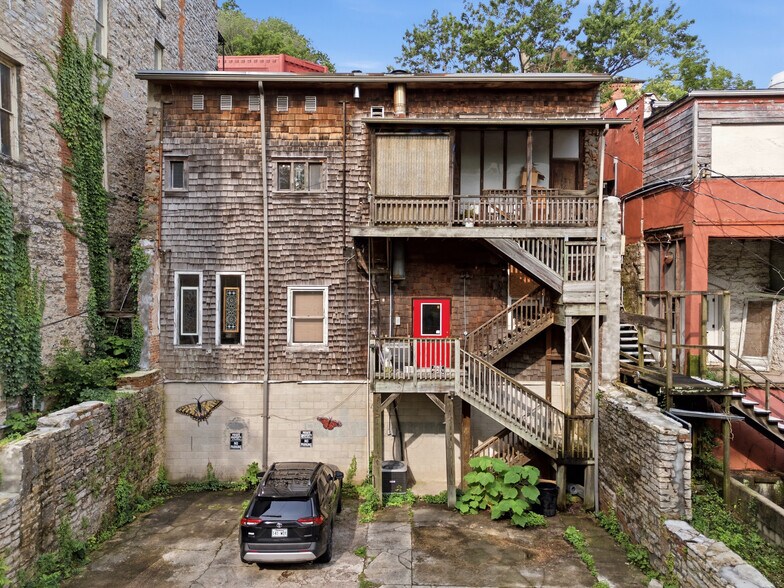 More Photos Of 65 Spring St, Eureka Springs General Retail For Sale
