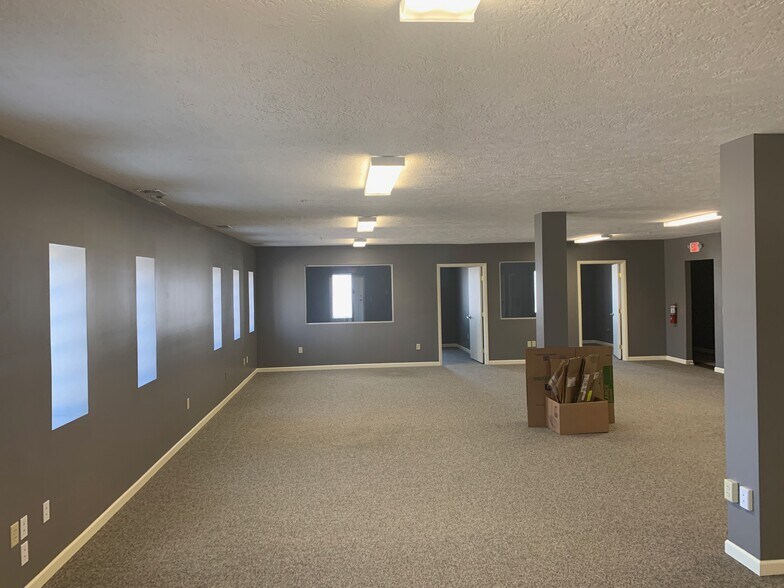 More Photos Of 3618-3642 Apache St, Uniontown Warehouse For Lease