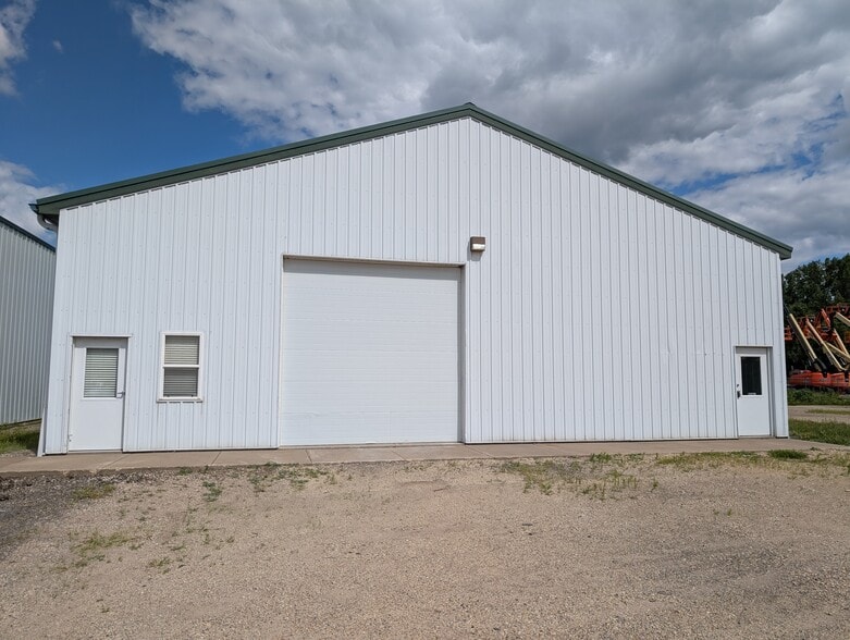More Photos Of 2320 Cunningham St, La Crosse Warehouse For Sale