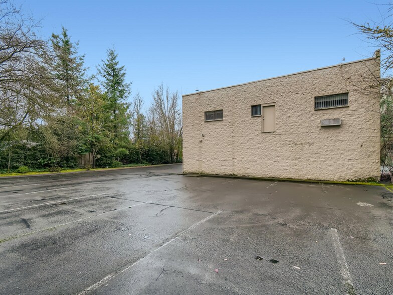 More Photos Of 9970 SW Beaverton Hillsdale Hwy, Beaverton Veterinarian Kennel For Sale