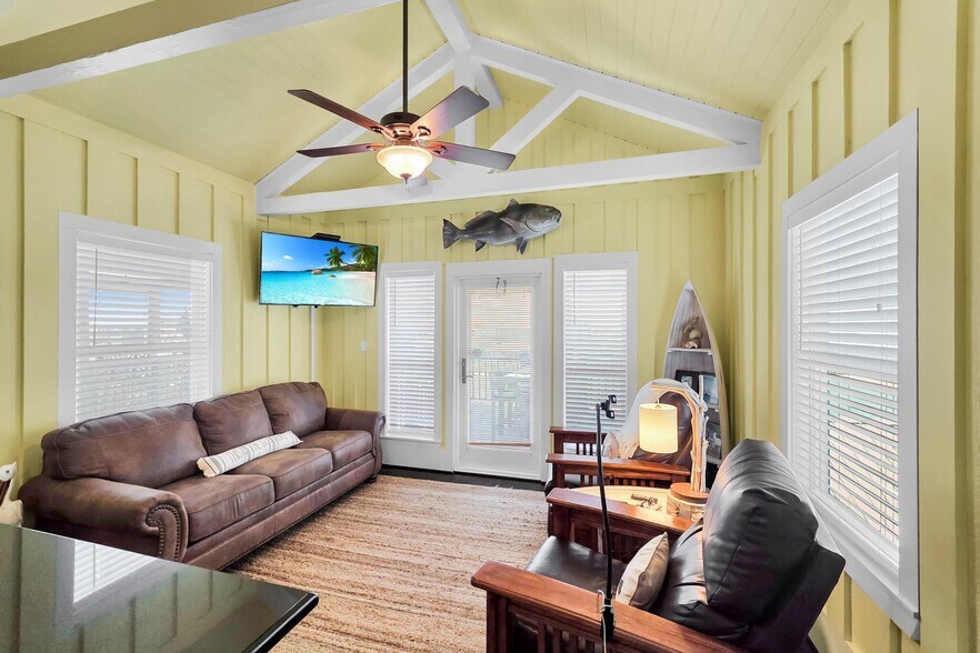 More Photos Of 2207 Nelson Avenue, Port Bolivar Healthcare For Sale