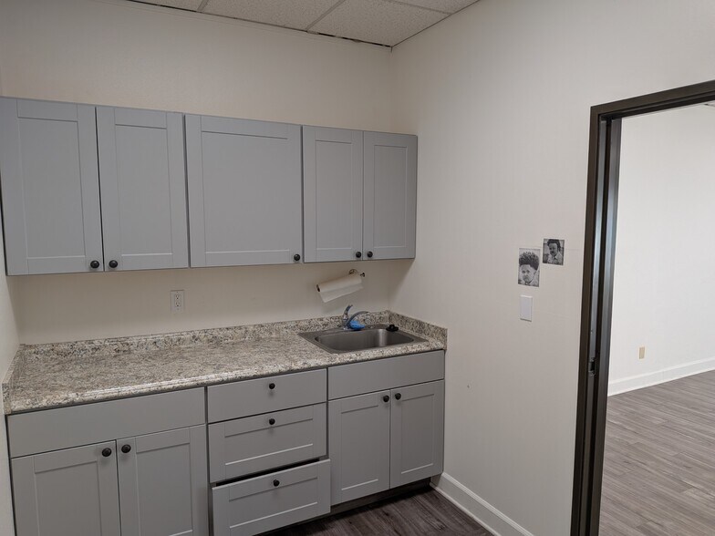 More Photos Of 3959 Foothill Blvd, La Crescenta Office For Lease