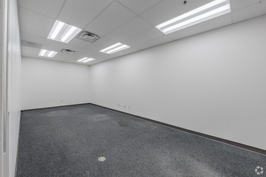 More Photos Of 6422 E Campus Dr, San Antonio Warehouse For Lease