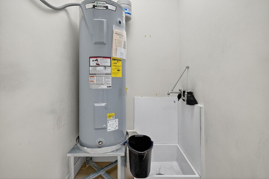 More Photos Of 260-268 Mohawk Rd, Clermont Medical For Lease