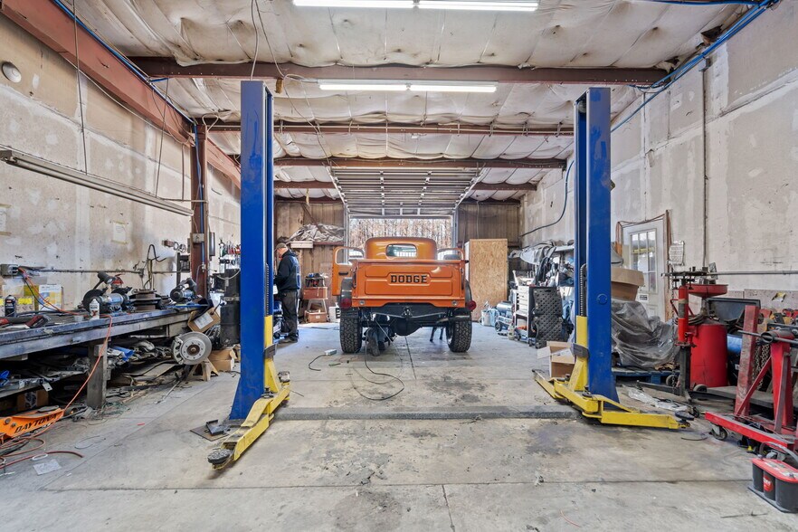 More Photos Of 4704 N College Rd, Castle Hayne Warehouse For Lease