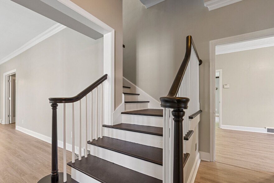 More Photos Of 454 Big Hill Ave, Richmond Office For Sale